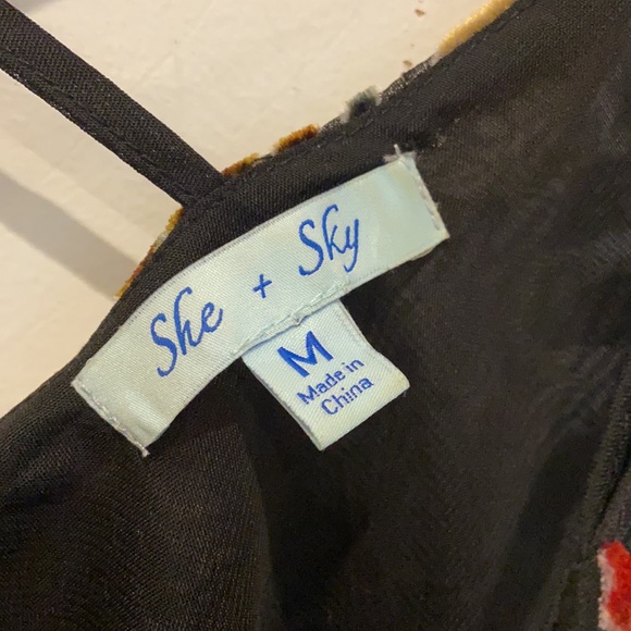 Velvet floral dressy tank - Picture 2 of 4